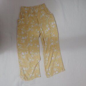 So yellow floral pattern wide leg pants